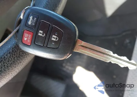 2017 Toyota Corolla Le z USA, uszkodzony, nr VIN 5YFBURHE2HP668918